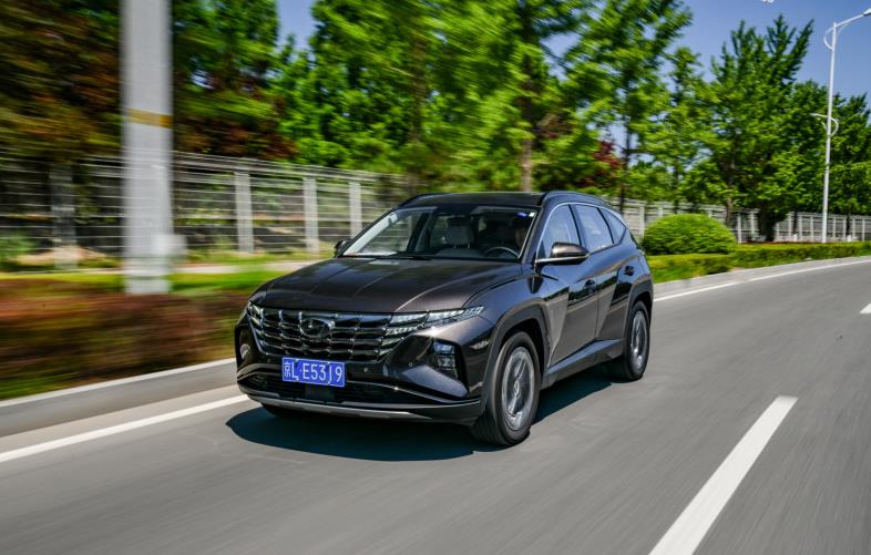 我已是短发|迟到的“实力王”，配十佳引擎，1.5T爆200马力，油耗6.2L