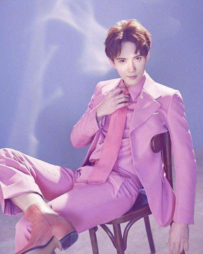 粉色|能驾驭住“粉色”衣服的男星，李现耐看，龚俊爽朗，肖战百看不厌