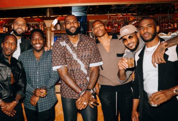 关志玲时尚小助手|确定！篮网三巨无解效率，纳什挺欧文，老詹威少热舞，哈登约奥迪