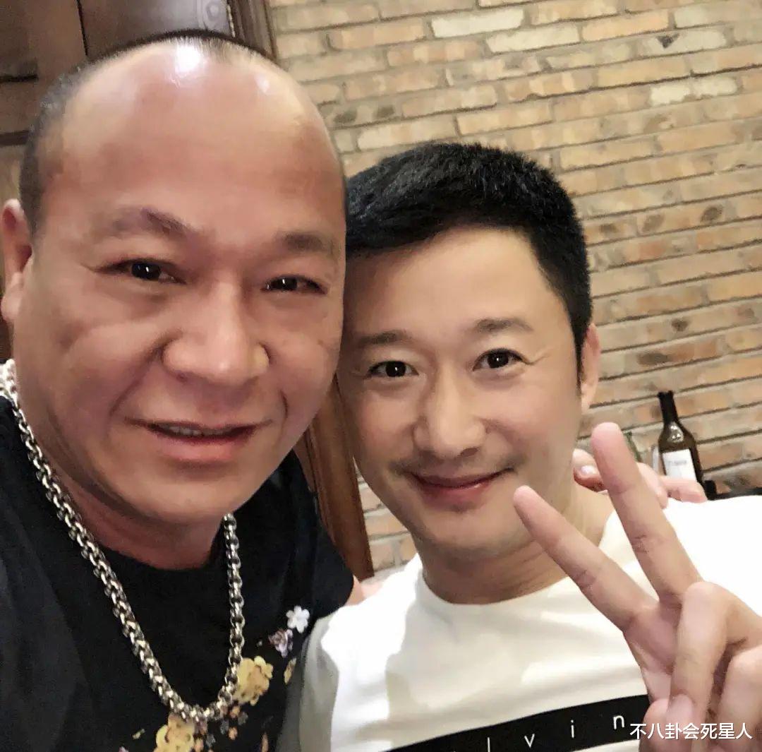 吴志雄|《古惑仔》配角在深圳开餐饮店，门口停满豪车，炒饭58元被嫌贵