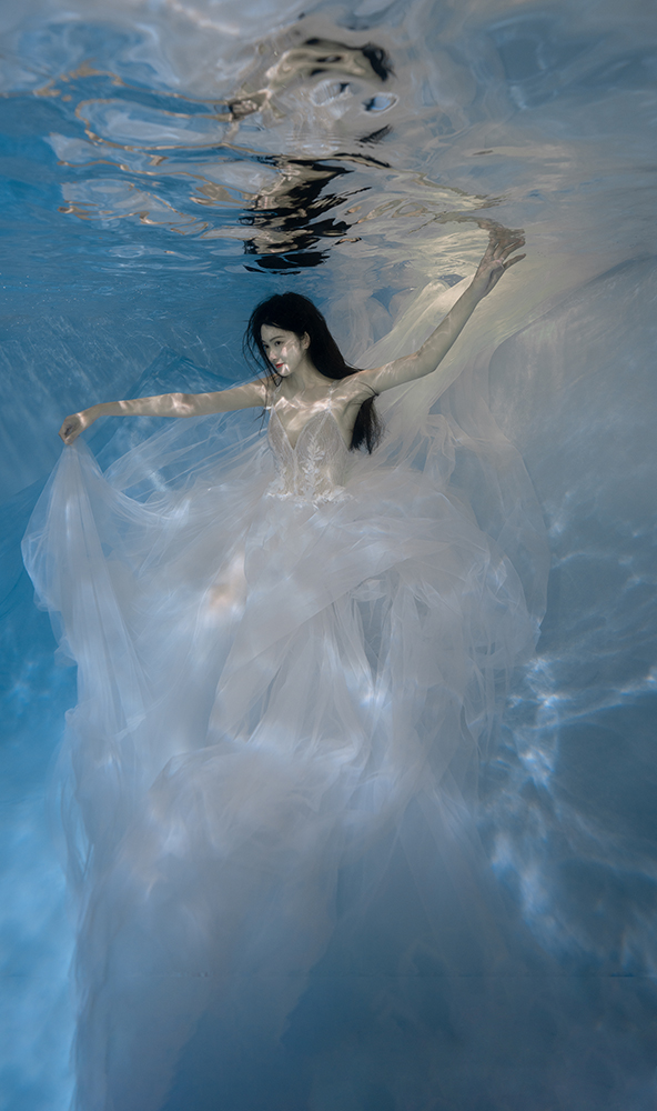 王力宏|陆婷玉曝光出水芙蓉大片 水中柔光映衬纯欲感满满