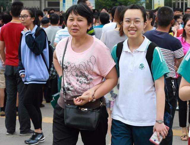 禾禾是个小姑娘|初中家长真的不容易,若想孩子顺利度过初中,狠抓3个陪伴关键点