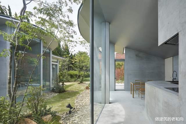 厨房|与场地高度呼应的住宅：让大自然与建筑融为一体，享受呼吸的美好