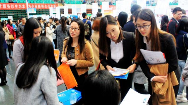 事业单位|35岁985硕士自曝现状：月薪4千没脸见父母，18年书“白读”了？
