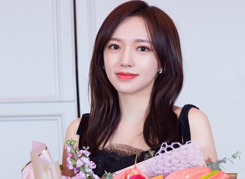 罗云熙|《良言写意》主演拍《顶楼》风格大片，罗云熙占C位，程潇不显眼