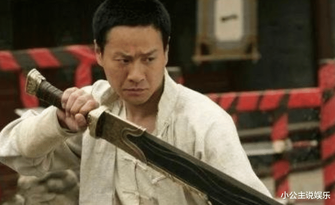 明星|他为娶小8岁娇妻抛弃原配，如今前妻成当红明星他却十分落魄