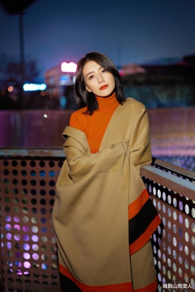 发型|?女人过了50岁尽量少烫“大妈卷”，试试这5种发型，时髦显气质