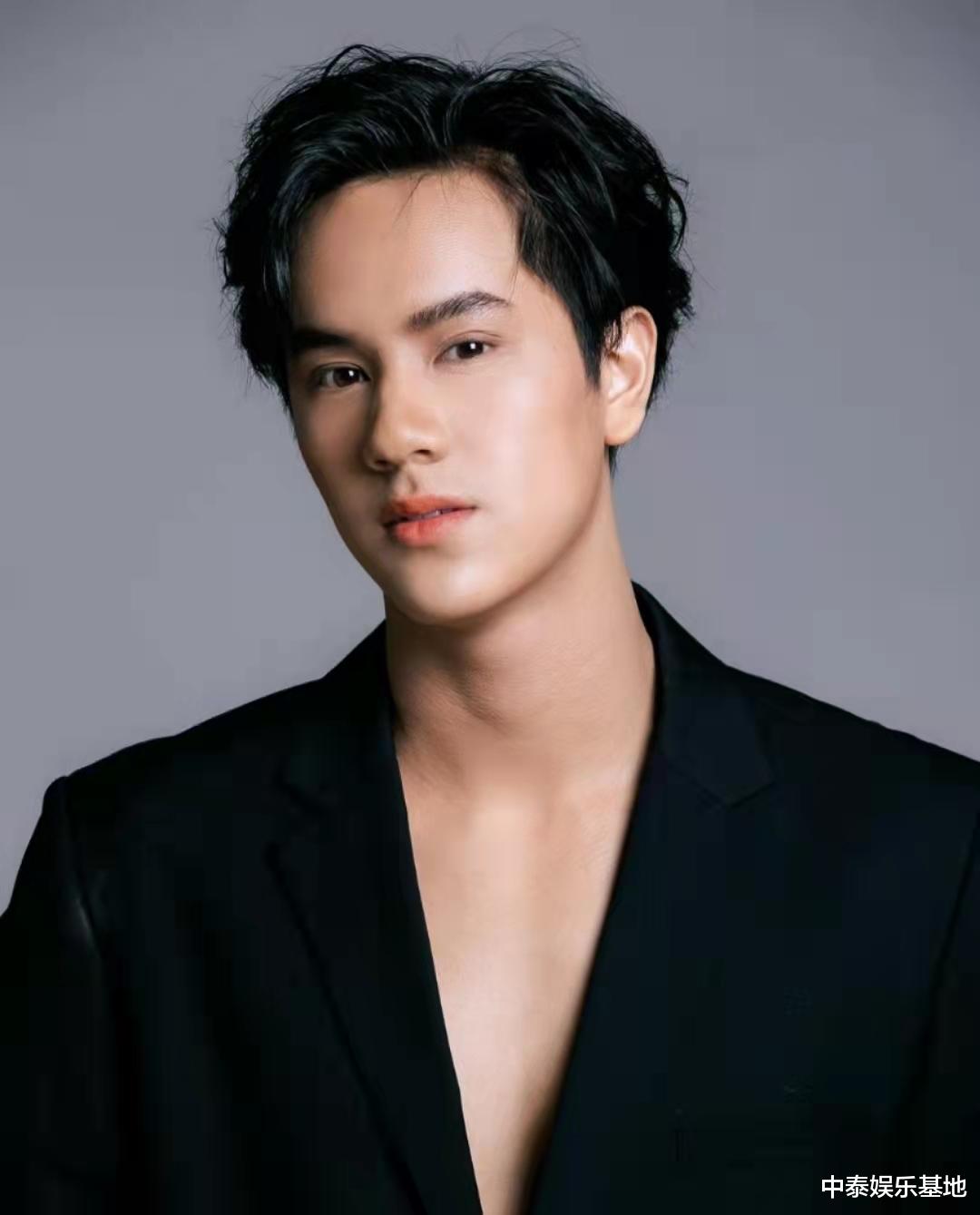 帅哥|这样有颜又有才华的太子爷，麻烦给我来一打！