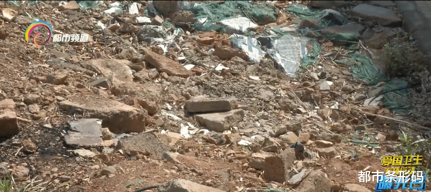 都市条形码 建筑垃圾堆空地 一堆就是两三年