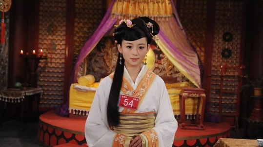 于谦|被家人“吸血”的演员徐婷，26岁全身溃烂而死，网友：比樊胜美还惨