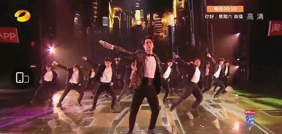 王一博|众人纠结于王一博身材的胖瘦，王一博我行我素，用才华圈粉？