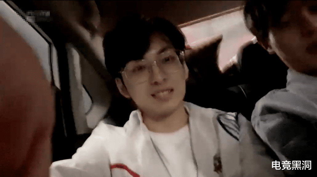 庆功宴|梦之队庆功宴，女老板意外现身赖神身旁！弹幕炸裂这不比瓜妹香