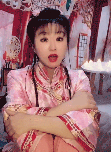 InsDaily|别嘲抖音上的那个“山寨紫薇”，她一场直播能赚10w
