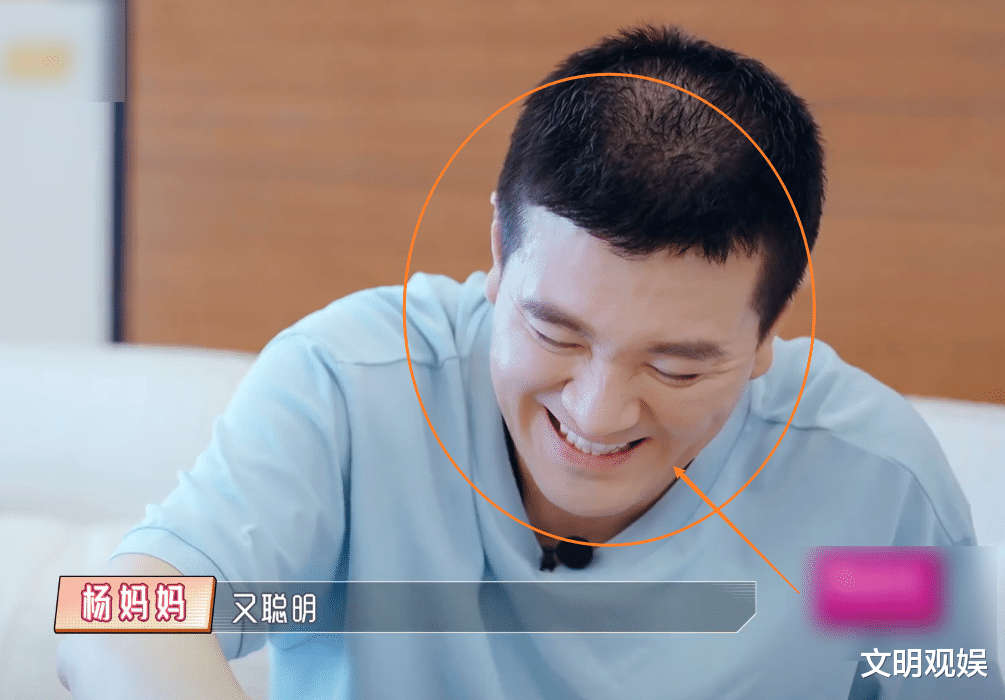 金刚|杨子倒茶方式被妈妈称赞后，倒得更为起劲，杨妈妈口出金句显情商