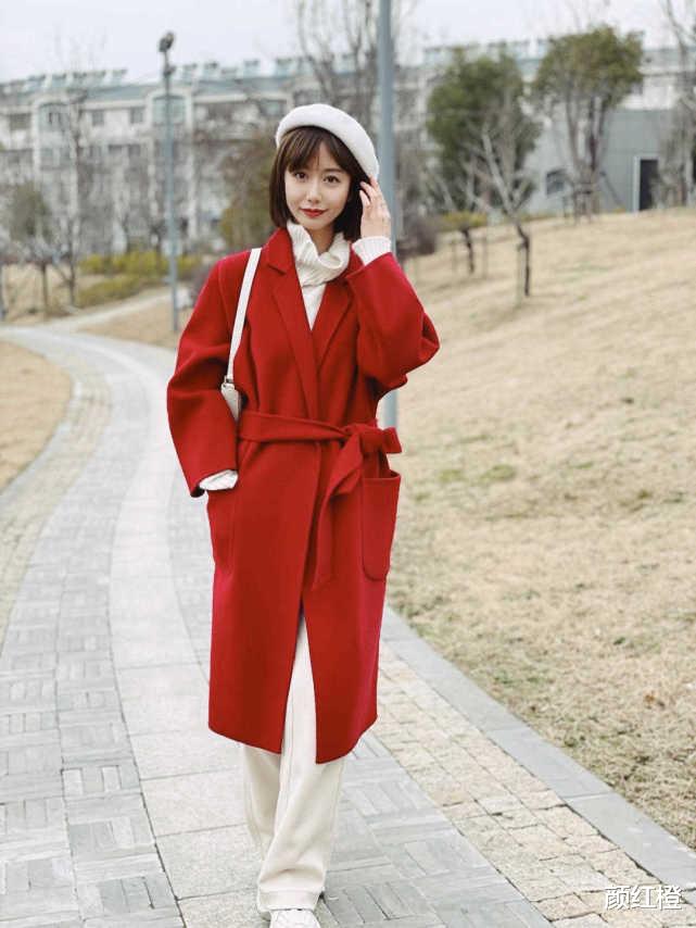 颜红橙 秋冬，穿“红色”大衣更高级，内搭毛衣针织高贵又优雅，漂亮大气