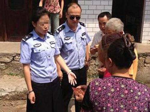 舜网 乞丐办银行卡，卡里竟然多了40多万，警察：这就是给你的！