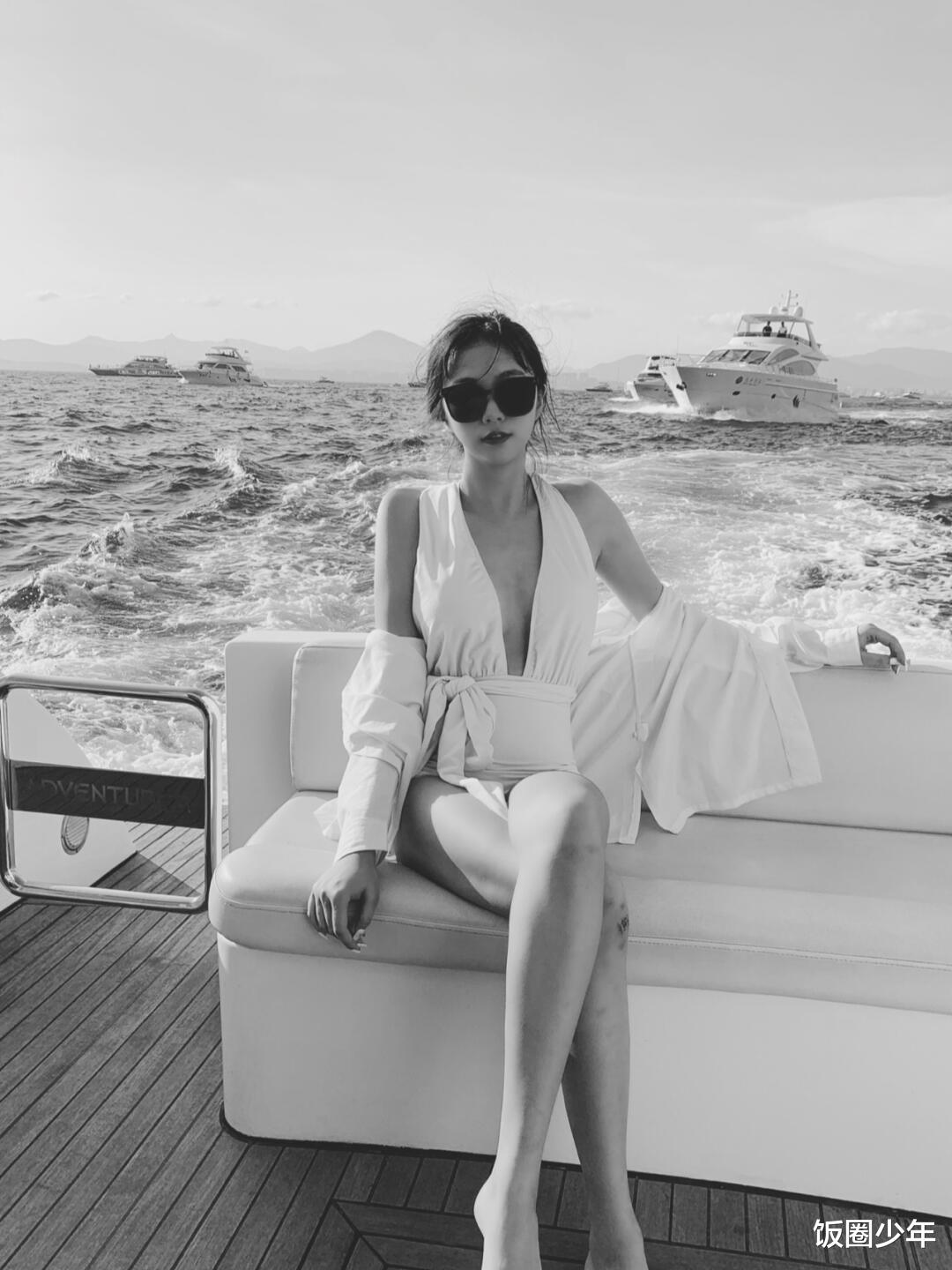 小姐姐|游艇上白色泳装小姐姐太赞了，高贵冷艳优雅迷人精致绝了绝了