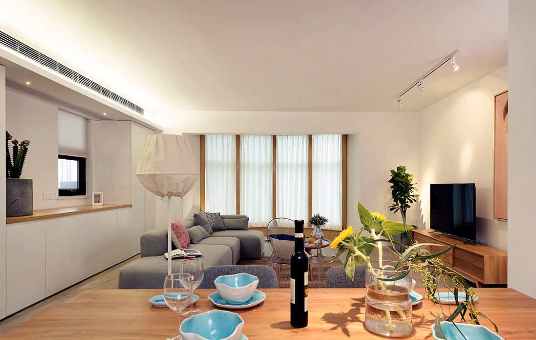 家居超人|抛弃厚重的装饰和点缀，巧用原木色装点空间，为空间做一个减法