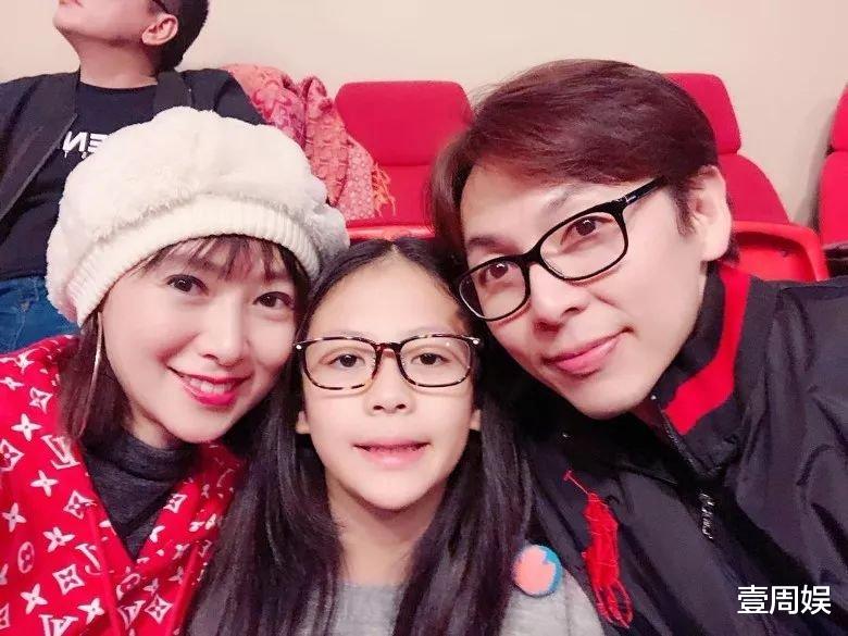 翁虹|52岁翁虹深夜晒照，直言跟丈夫分开14个月，如今终于熬出头！