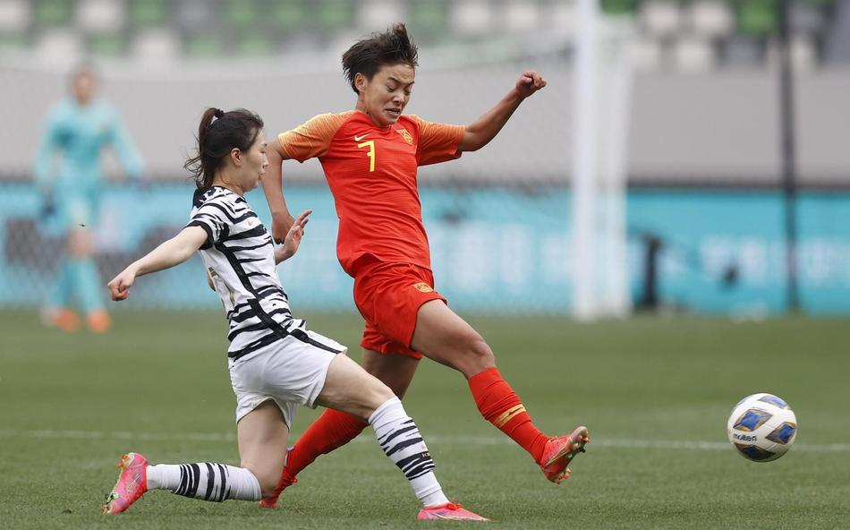 中国女足|王霜立功了!亚洲足球小姐世界级任意球,金左脚传球精准助攻杨曼