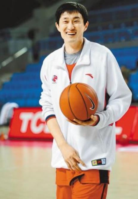 杜锋|中国男篮杜锋：姐姐开餐馆供他打篮球，成名后给姐姐养孩子