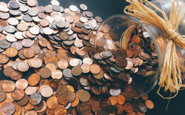 银行柜员 男子因不满银行柜员嘲讽，直接取走存款，银行行长亲自登门道歉