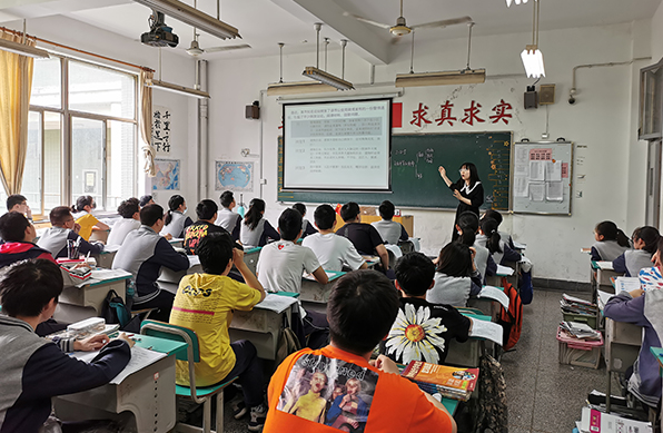 安妈育儿日|取消英语,让其成为“贵族”语言?专家:划分精英与劳动力的界限