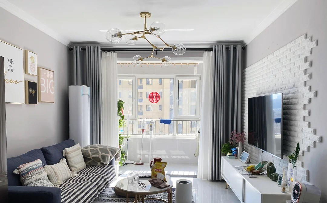 流行装修风格|她家新房不吊顶只走石膏线，效果简约大方又漂亮，生活过得很舒适