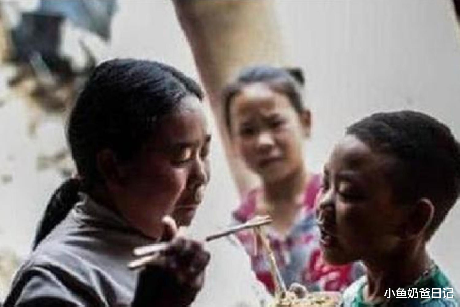 小鱼奶爸日记|河南孕妇自然受孕生下四胞胎男孩，取名“梵荣昌晟”，养育压力大