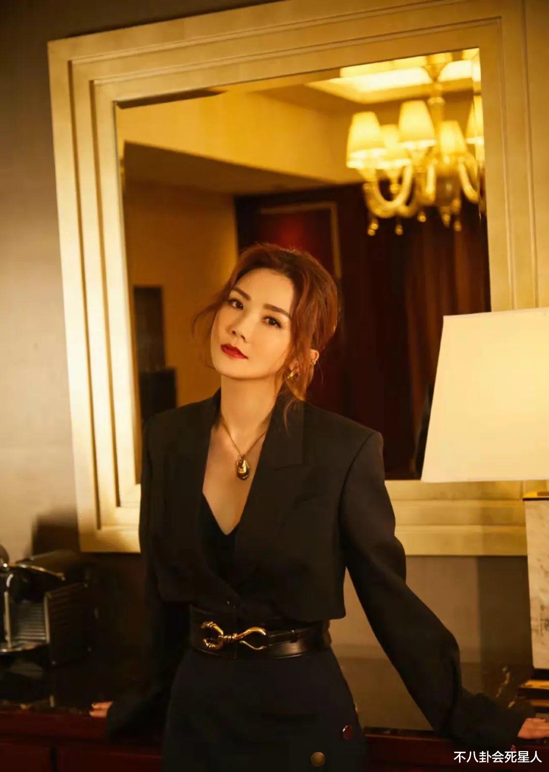 王艳|谁说鼻子高才出美人?这10位小鼻子、塌鼻子女星,个个精致可爱