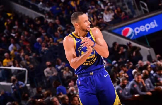 李春江|客场响起MVP，上一个这样的还是科比，库里的巡回演出为哪般？