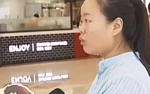 HTC|服務員因少按2個0，把價值2400的手機當作24元賣了，這個月白干了