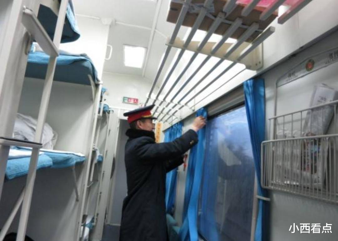 松子|夜间坐火车时，为什么乘务员要强制拉窗帘？难道是有特殊原因？