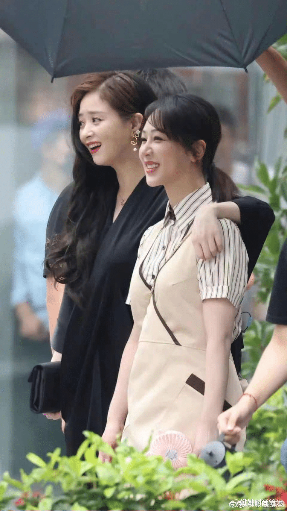 姚姚时尚笔记|杨紫蒋欣同框，时隔4年，引发回忆杀！两人同行，气场却一目了然