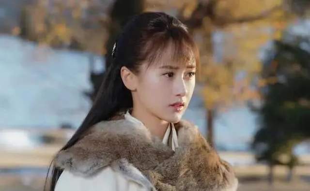 袁冰妍|她被誉为校花女神，系热巴同班姐妹，今28岁清新得宛如初恋女孩