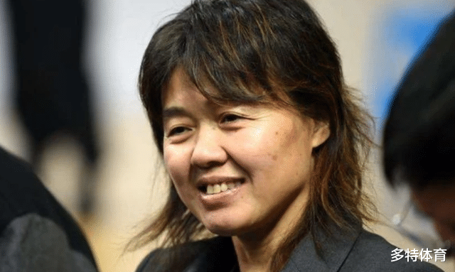 广东男篮|一夜3消息！宏远惨败26分，郭艾伦确定出战亚预赛，秦晓雯首签约