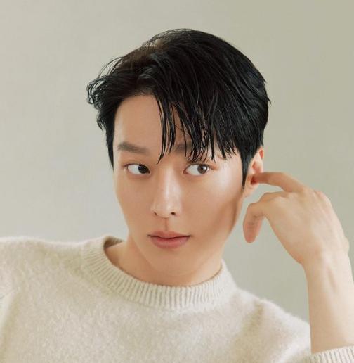 宋慧乔|宋慧乔拍完《现在分手中》更嫩了！挥别张基龙变身清纯麻花辫妹