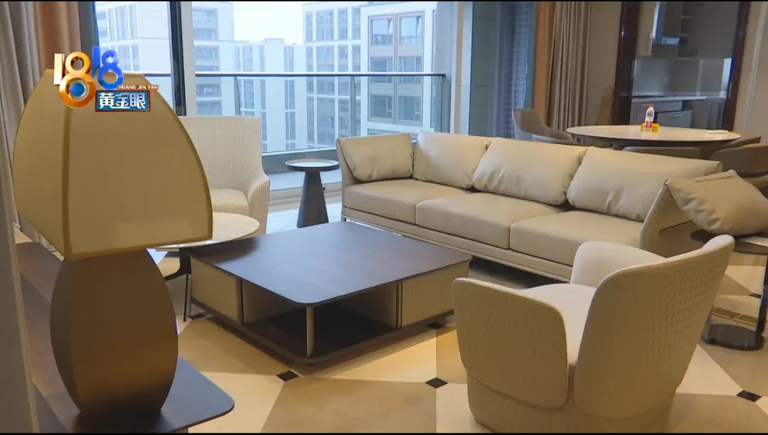 |三万多的科默沙发，躺着闻到猪圈味？