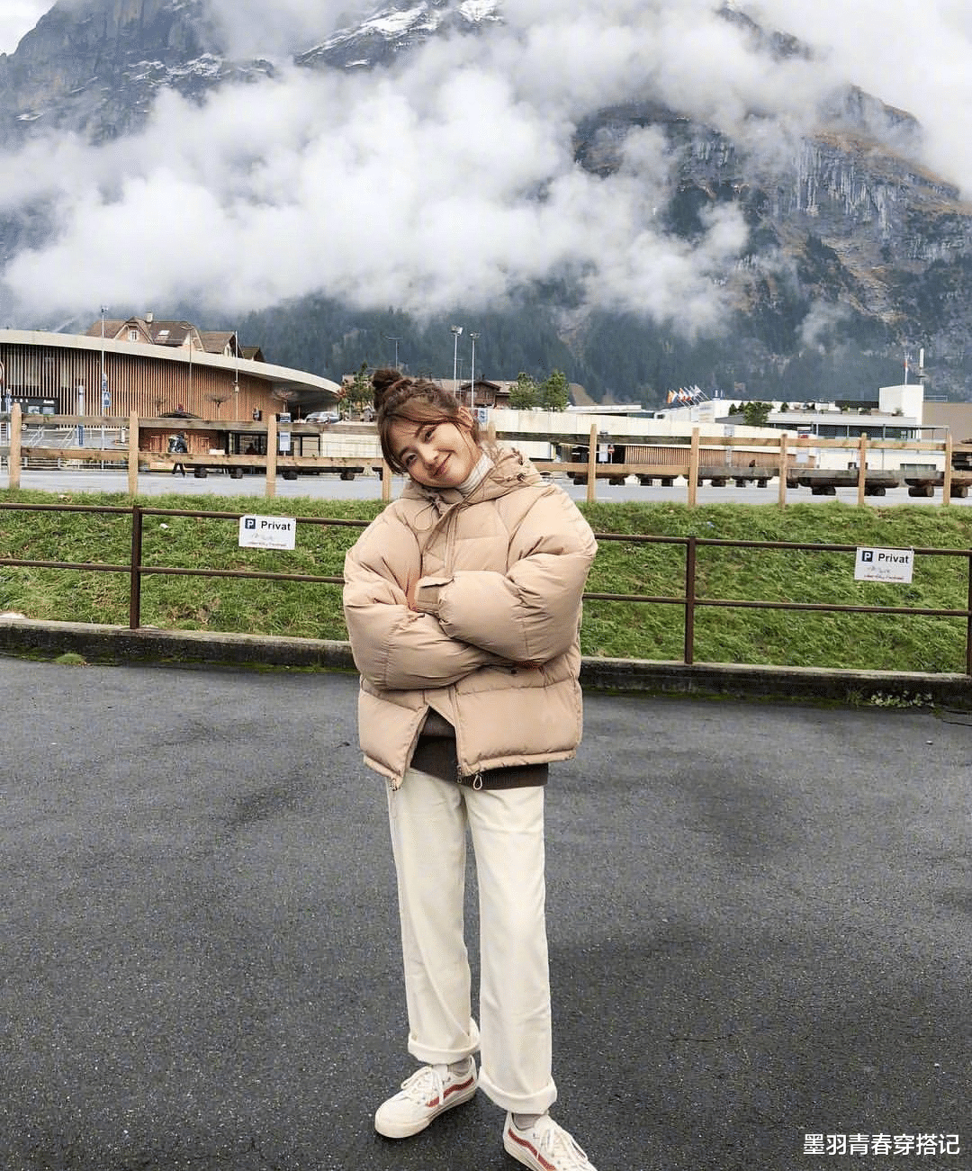 墨羽青春穿搭记 冬天了,呢子衣大势已去,羽绒服才是保暖王,配九分裤保暖又时髦