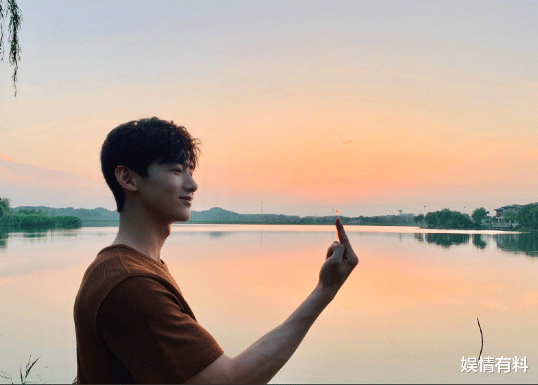 白敬亭|白敬亭的野心原来这么大!不仅仅想当三月男友,还想一直当下去