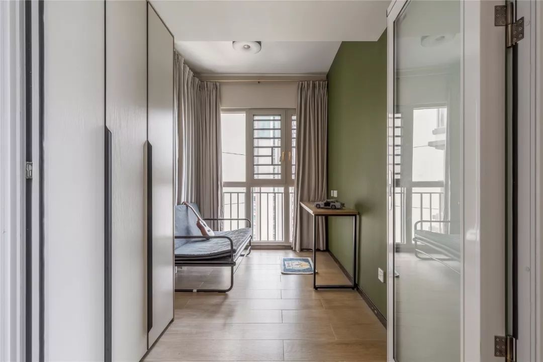 鑫东颖装饰装修|96平的现代简约风小三房，居然把客厅变成一个趣味休闲区