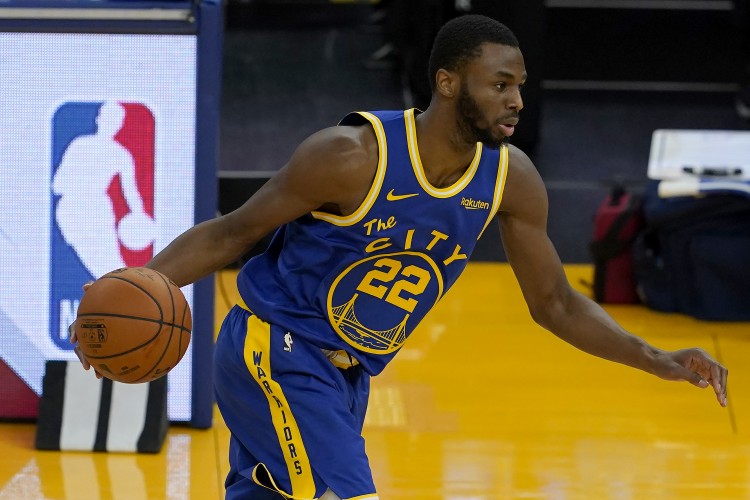 维金斯|委屈!勇士晒全家福,水花兄弟笑容满面,维金斯的位置引热议