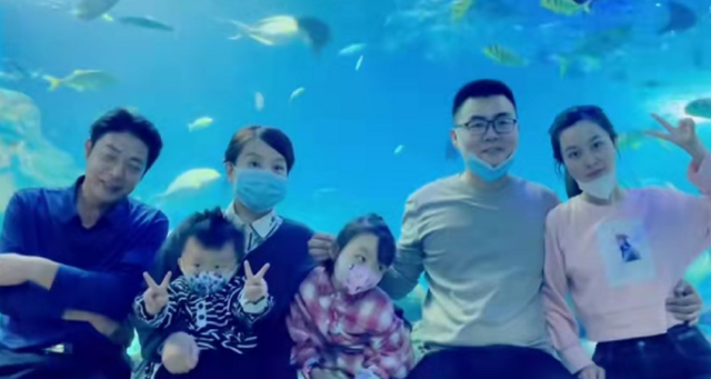 奇奇|隔代亲！许妈姚爸逛童装店，满脑子都是奇奇悦悦，网友：视子如命