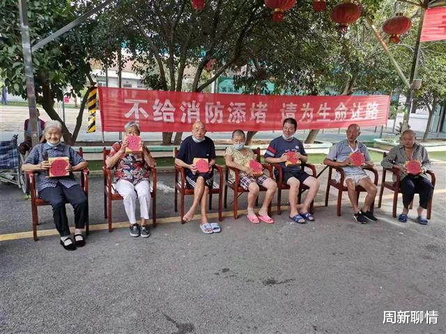 周新聊情|东北小伙在武汉为福利院老人送上1700份暖心月饼
