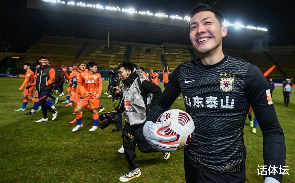 中超|中超的驕傲！郝偉連創(chuàng)2大奇跡，王大雷1句承諾令人淚目，動情了！