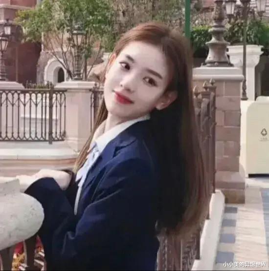 赵雅芝|王思聪和父亲王健林的女秘书打招呼，没想到却被视而不见，王思聪：怎么这么拽？