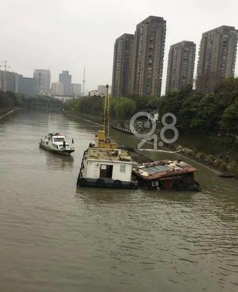 半岛晨报 突发!今天凌晨运河杭州段一船沉没