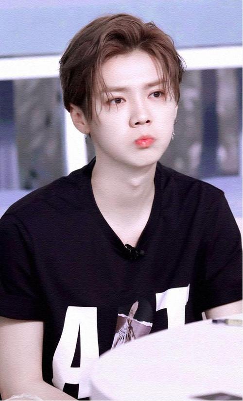 关晓彤|关晓彤拍摄“卫生巾”广告，未修图照曝光，网友：这太撩人了