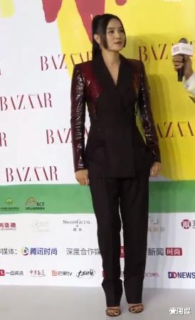 陈伟霆|芭莎慈善夜，陈伟霆牵着杨幂走红毯，前女友baby独自美丽！