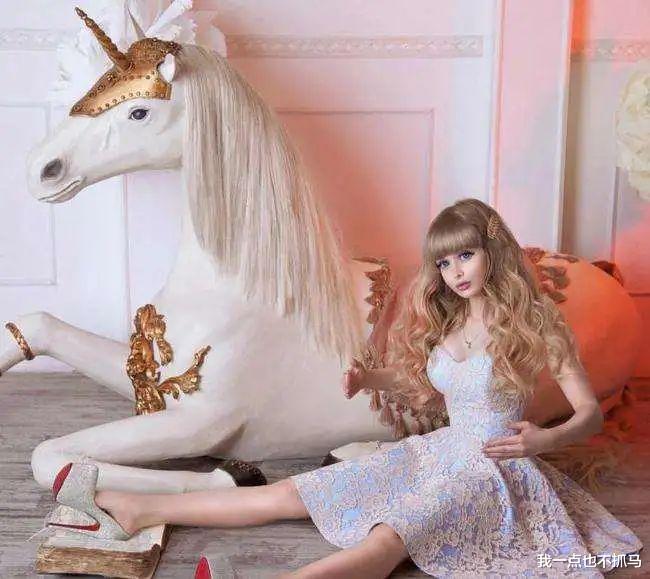 孙艺珍|10年花了「一千万整容」，他成为了「芭比真人男友」！